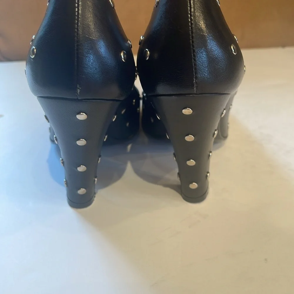 Marc Jacobs vintage round toe studded war bride pumps hardly worn 7.5 - Picture 4 of 7